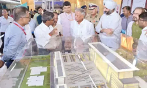 Minister inspects ongoing railway works