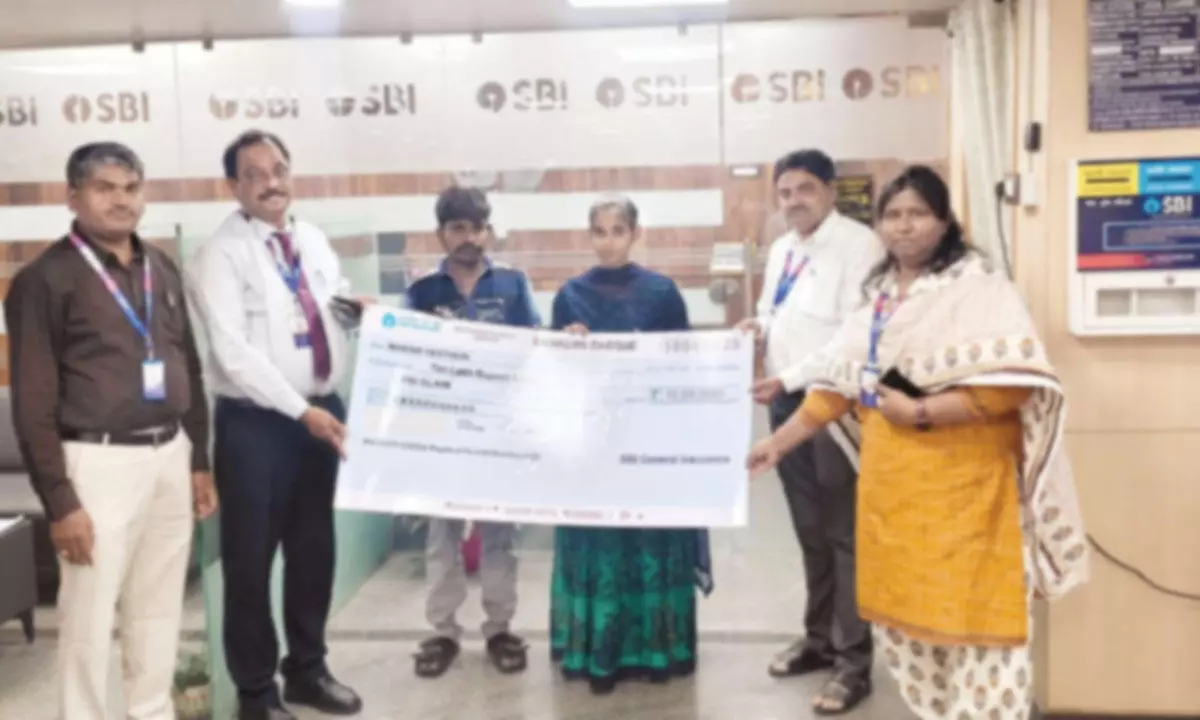 Kin of SBI customer receive accident insurance policy benefit Kin of SBI customer receive accident insurance policy benefit