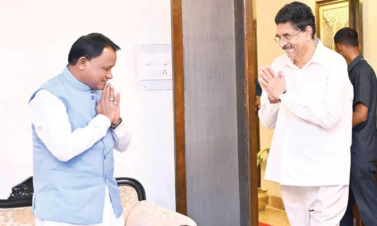 CM meets Guv amid Cabinet expansion buzz CM meets Guv amid Cabinet expansion buzz