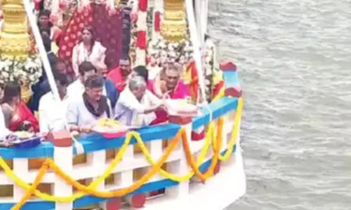 CM, Dy CM offer ‘bagina’ at Kabini reservoir