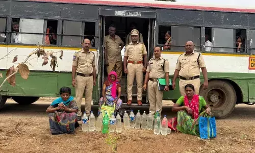 33.75. litres Sara, liquor seized CI Karuna