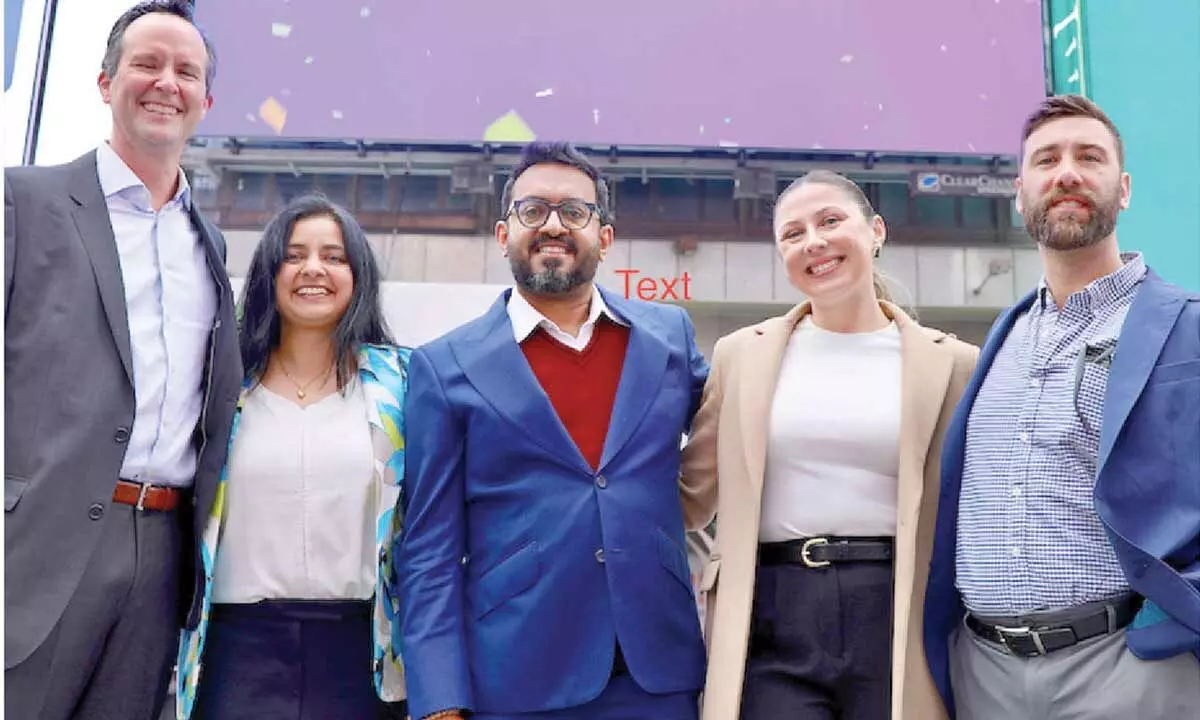 Combating counterfeiting with a smartphone Combating counterfeiting with a smartphone