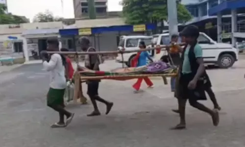 Tribal family treks 10 km with girl’s dead body in Jharkhand after hospital denies ambulance