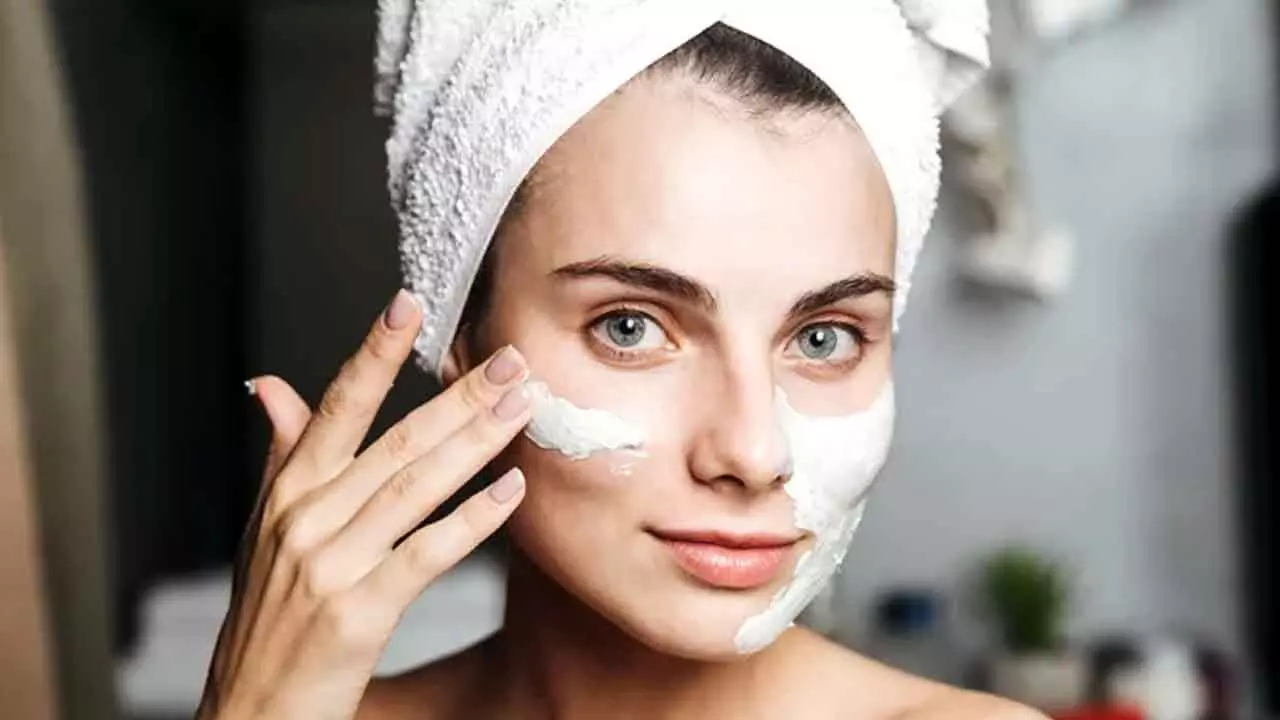 Natural Ways to Exfoliate Dry Skin at Home for a Radiant Glow Natural Ways to Exfoliate Dry Skin at Home for a Radiant Glow