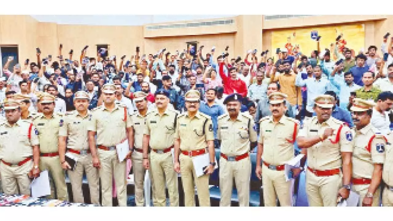 Rs 2 crore phone haul: Cyberabad police’s success story Rs 2 crore phone haul: Cyberabad police’s success story