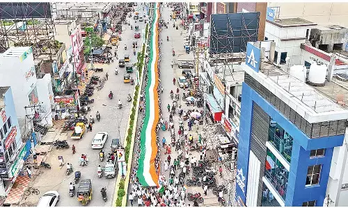 3,600-foot national flag displayed