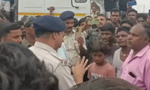 Fed up with power crisis, residents of Jharkhand’s Pakur block road for 10 hours