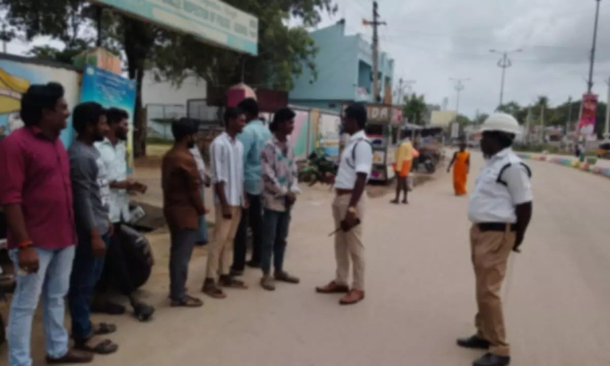 Gadwal Police Crack Down on Vehicles Without Number Plates: 15 Seized in Special Drive