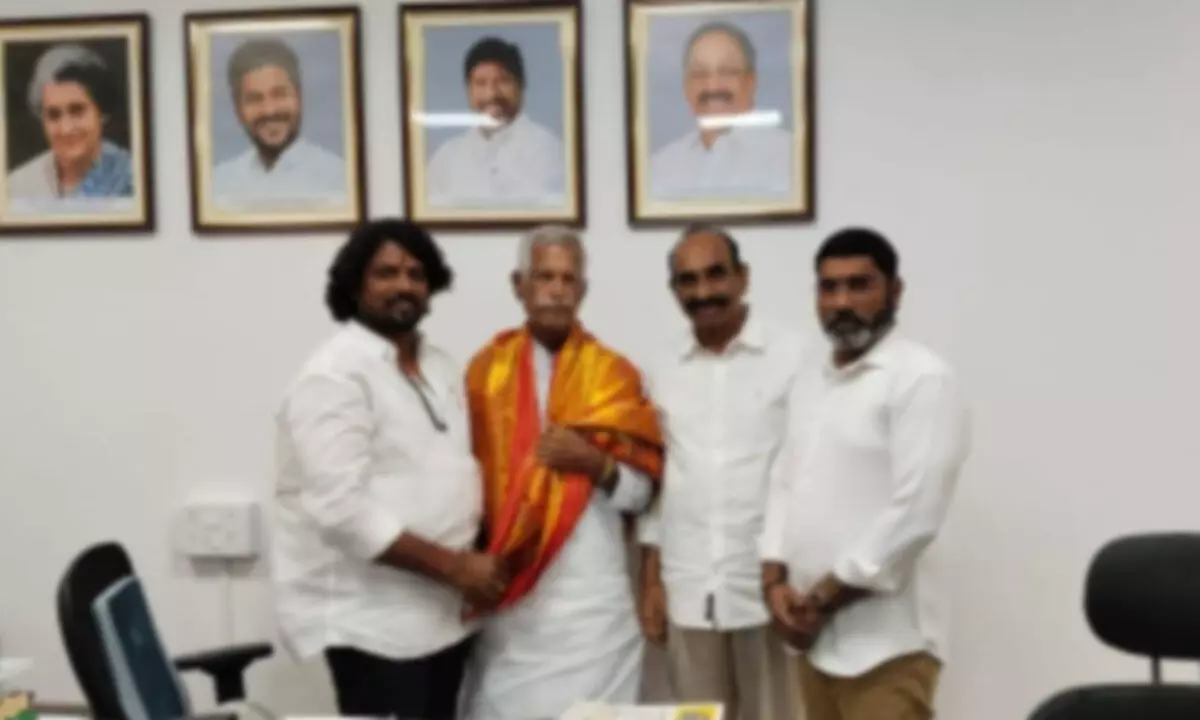 Proposal for New Market Yard in Aija: Sampath Kumar Meets Agriculture Chairman Kodanda Reddy to Address Farmers Needs Proposal for New Market Yard in Aija: Sampath Kumar Meets Agriculture Chairman Kodanda Reddy to Address Farmers Needs