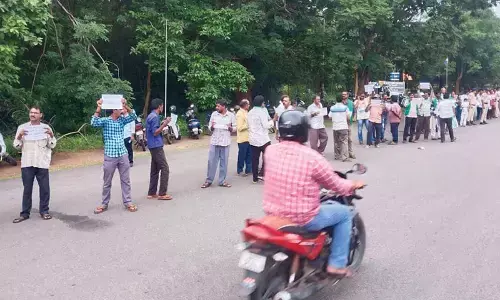 Union leaders, displaced family members stage dharna