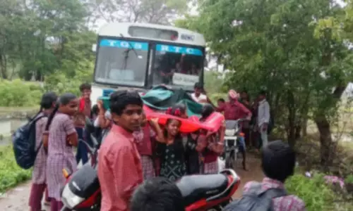 Uppairu Students Block RTC Bus in Rain, Demand Additional Service for Safe Commute