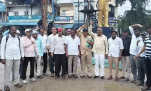 Public Outrage in Gadwal: Protesters Demand Immediate Arrest of Constable Raghunath Goud for Allegedly Cheating Dalit Woman