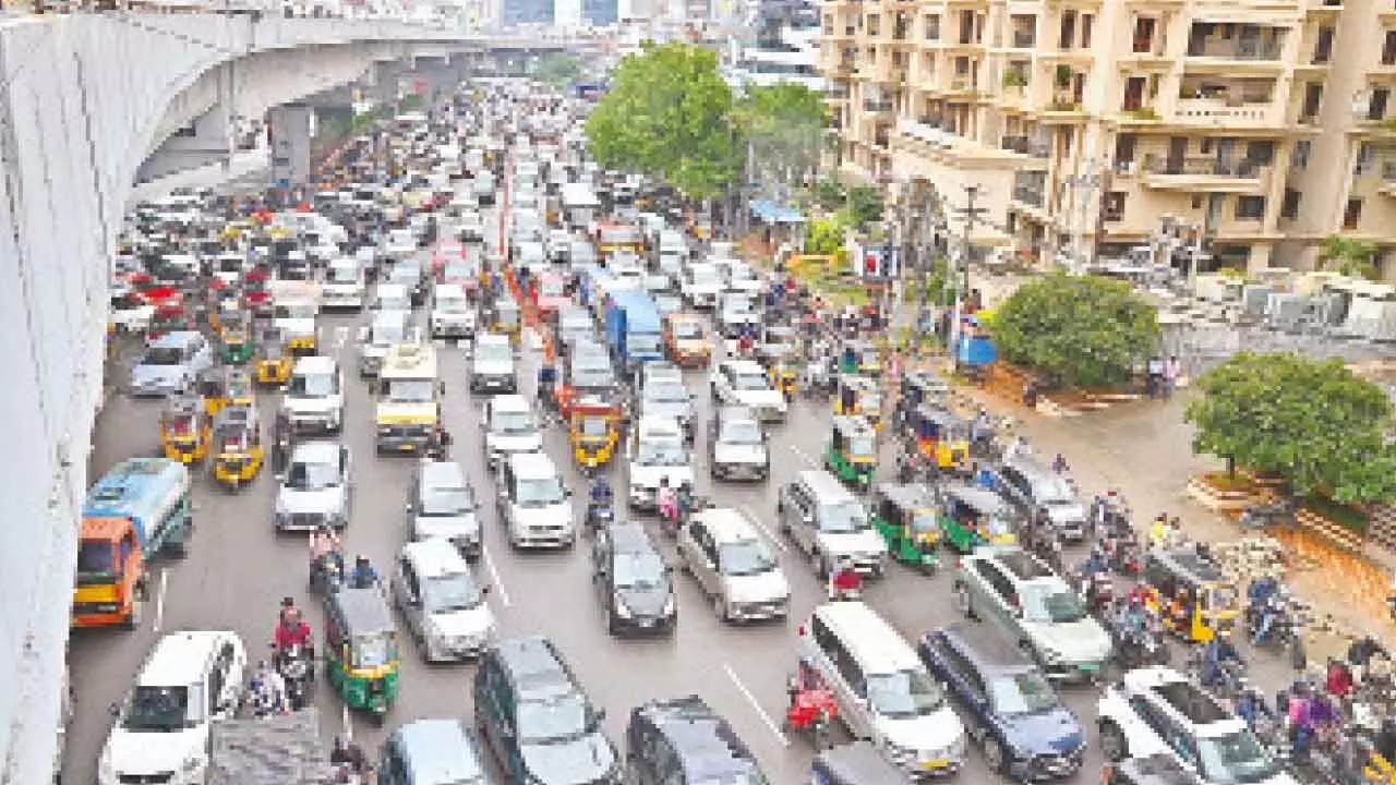 Traffic comes to a standstill as moderate showers lash city Traffic comes to a standstill as moderate showers lash city
