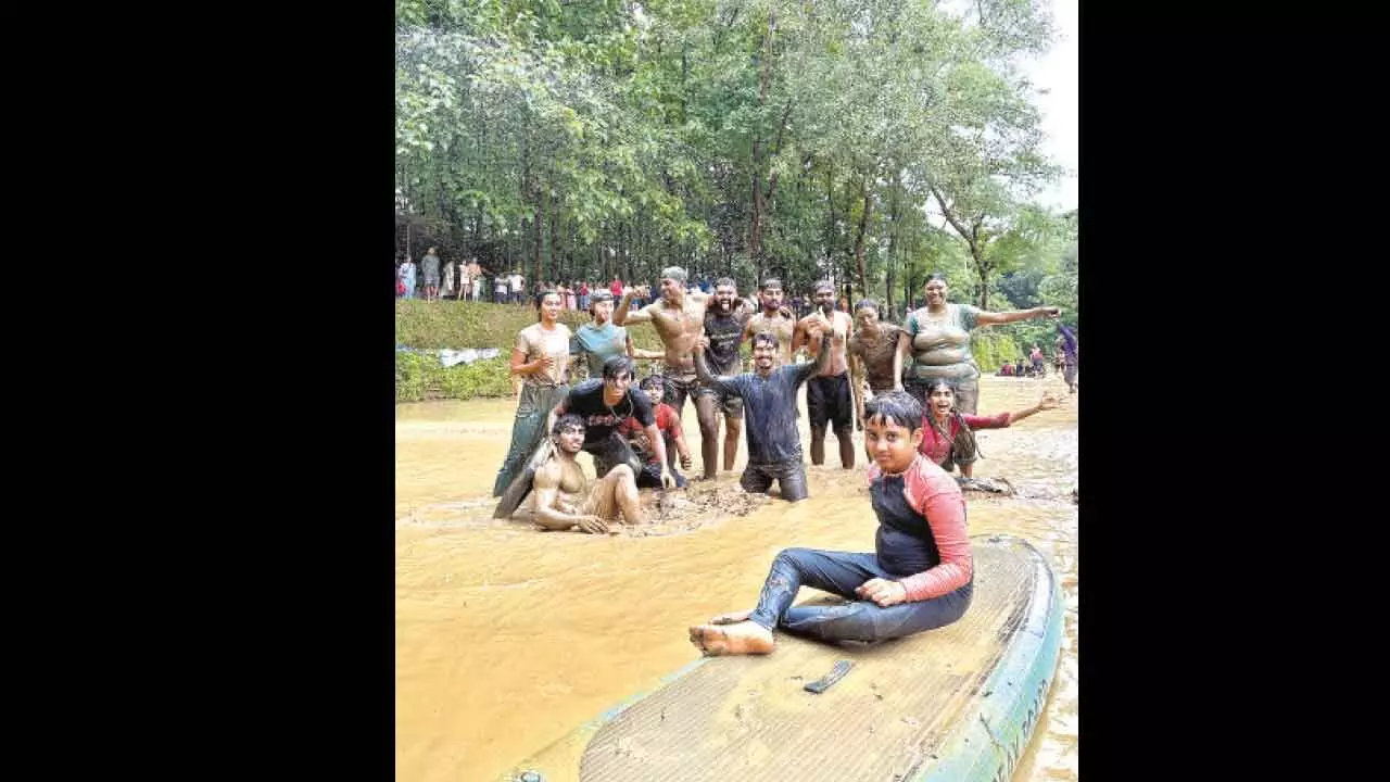 Adyanadka mud festival brings earth, joy and people together Adyanadka mud festival brings earth, joy and people together