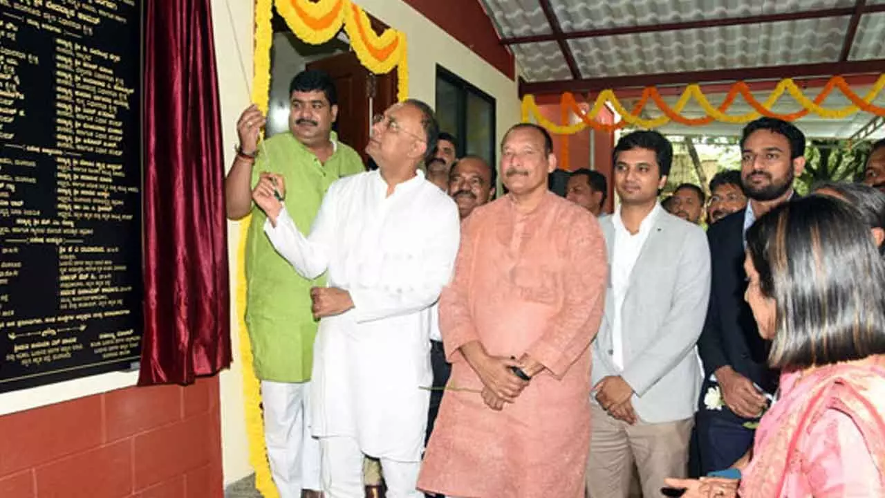 Development projects to be free from political bias