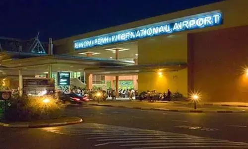 Cambodian civil aviation authority bans flights from flying across fighting zones with Thailand