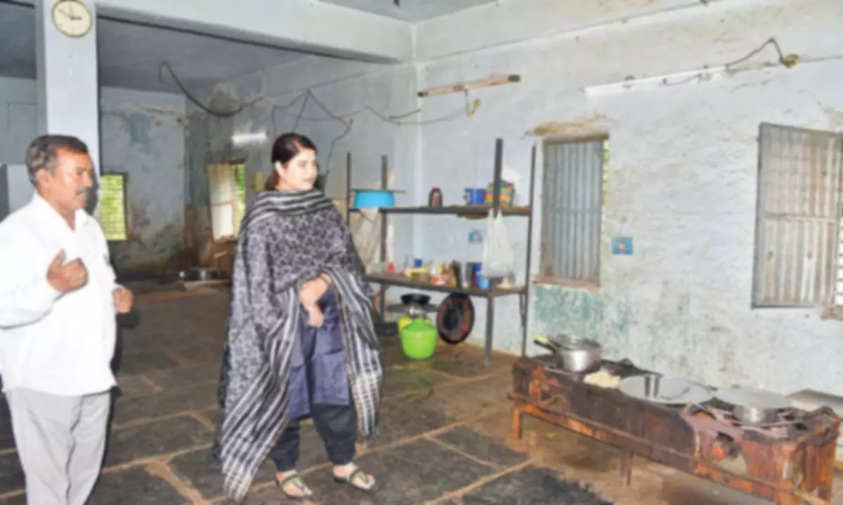 Collector pulls up officials over condition of tribal welfare hostel Collector pulls up officials over condition of tribal welfare hostel