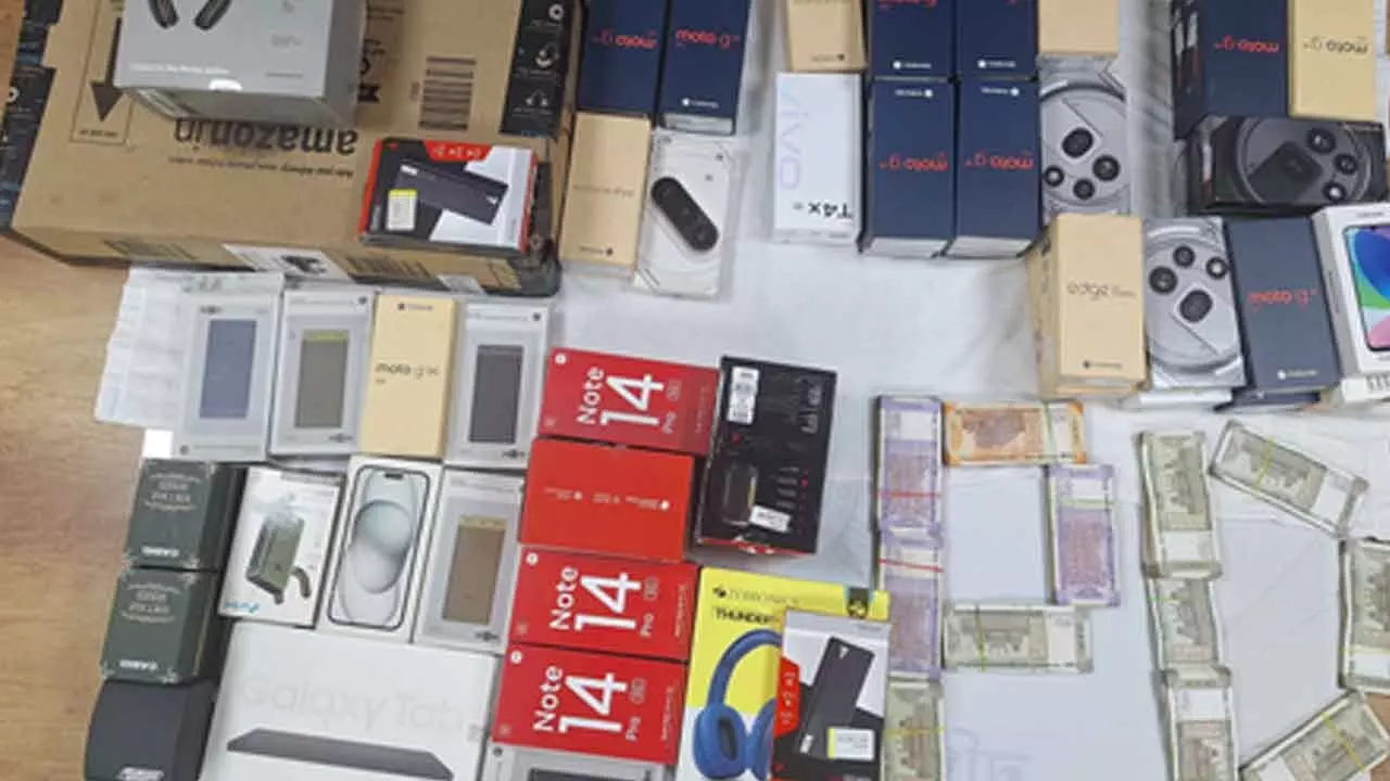 Kolkata Police arrest four in cyber fraud case, recover items worth Rs 17 lakh Kolkata Police arrest four in cyber fraud case, recover items worth Rs 17 lakh