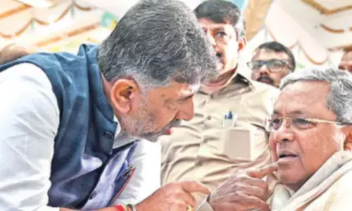Aides of Siddaramaiah, Shivakumar clash in Delhi