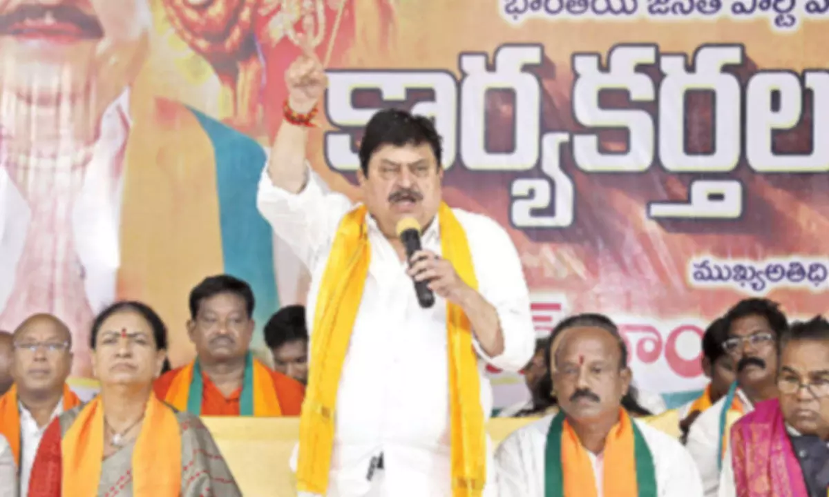 BJP chief nails Cong govt’s lies on urea shortage in TG BJP chief nails Cong govt’s lies on urea shortage in TG