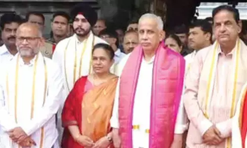 Governor couple prays at Tirumala