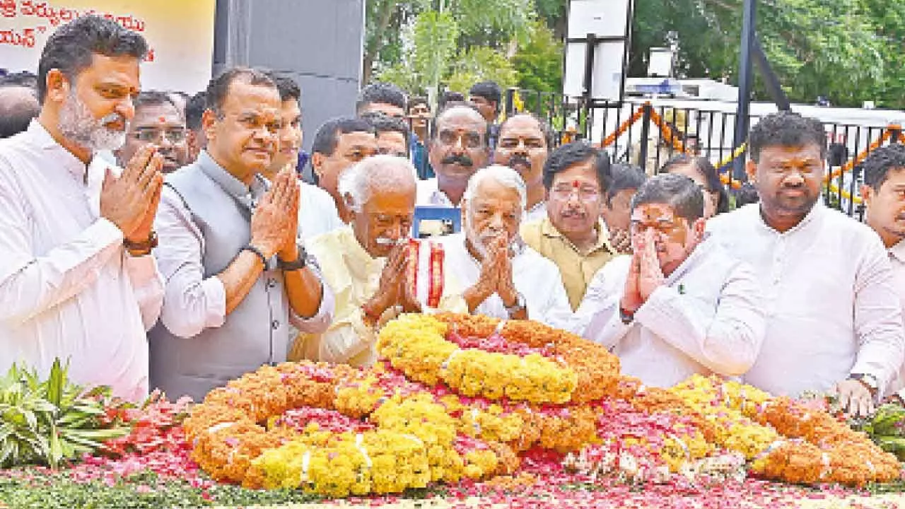 Minister Komatireddy bats for Bharat Ratna to Jaipal Reddy Minister Komatireddy bats for Bharat Ratna to Jaipal Reddy