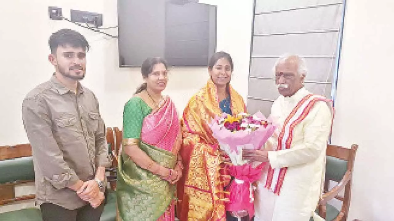 Dattatreya fetes Army Major for river rafting feat Dattatreya fetes Army Major for river rafting feat