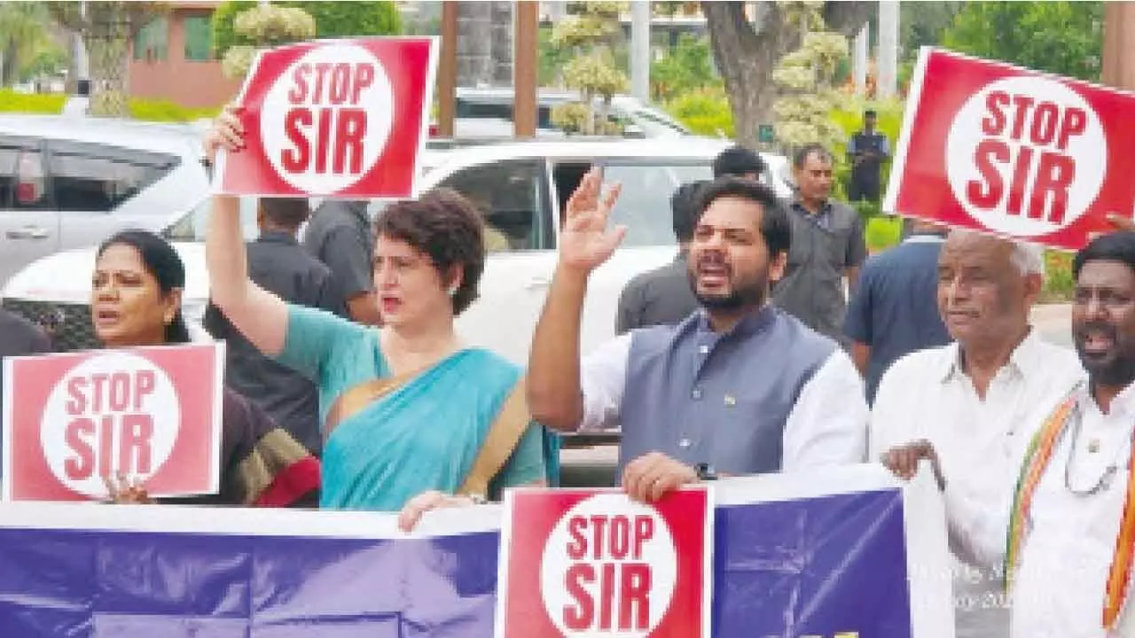 MP Vamsi Krishna protests against SIR MP Vamsi Krishna protests against SIR