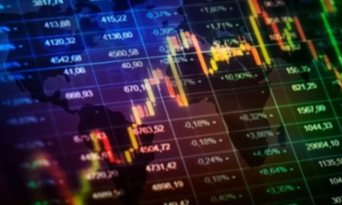 Options data holds Call/ Put OI shifting to lower bands Options data holds Call/ Put OI shifting to lower bands