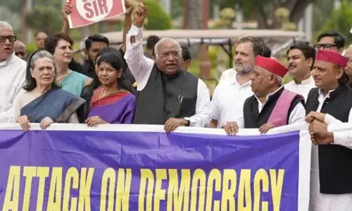 Sonia, Kharge, Rahul, Akhilesh join Oppn leaders in protest against SIR