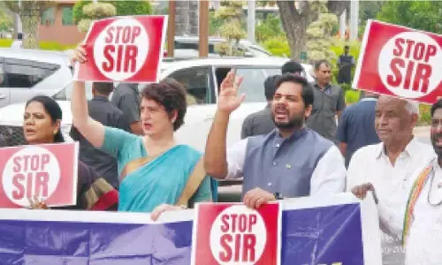 MP Vamsi Krishna protests against SIR