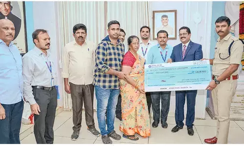 SBI extends Rs 1 cr insurance aid to late ASI’s family