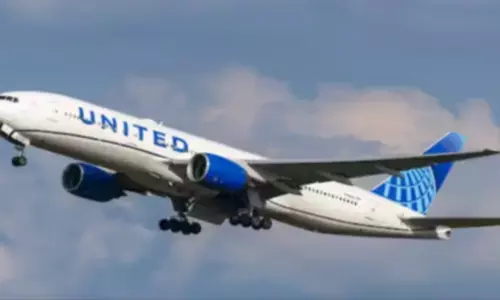United Airlines Boeing 787 Makes Emergency Landing After Engine Failure