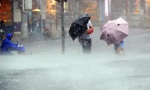 38 killed, trains suspended as heavy rain lashes China