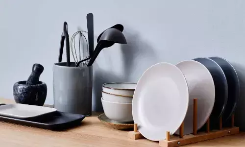 Safe and Simple Ways to Remove Stickers from Crockery Without Scratching