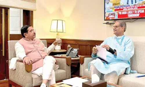 Expedite lifting of rice, KV urges Centre