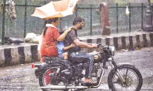 Heavy rain batters Delhi, causes waterlogging and traffic snarls