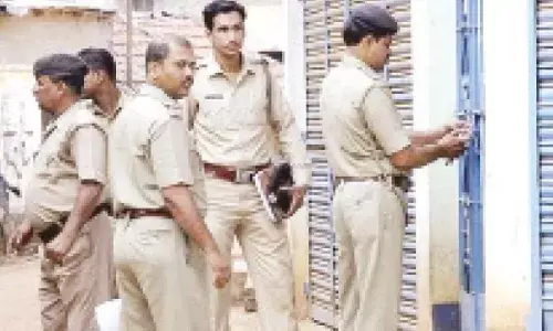 23 cops suspended after custodial death