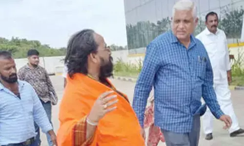 Officials visit Valley Green Garments plant