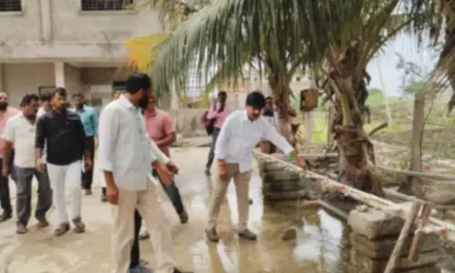 MLA Vijayudu Slams Congress Over Poor Conditions in Gurukula Schools; Visits Mahatma Jyotirao Phule Boys School in Alampur