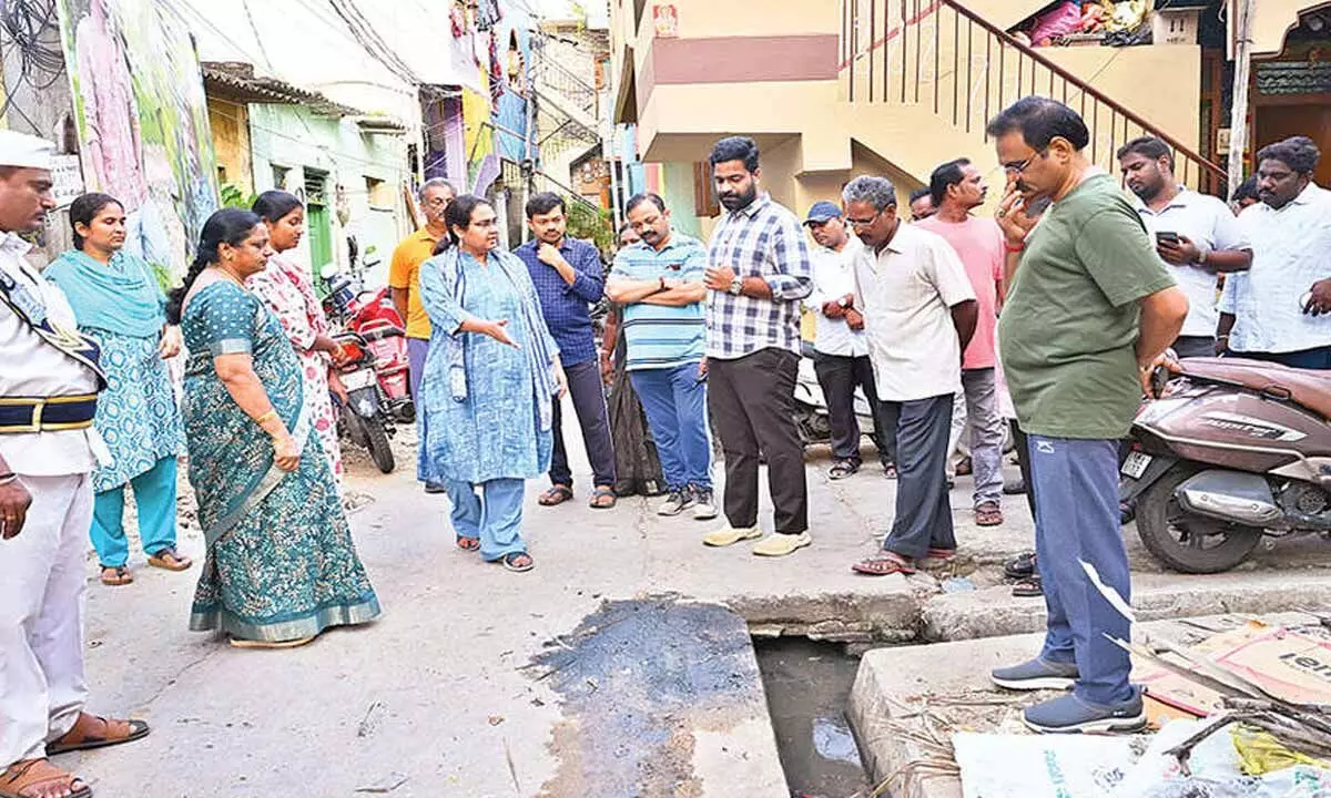 Take measures to prevent clogging of drains in city Take measures to prevent clogging of drains in city