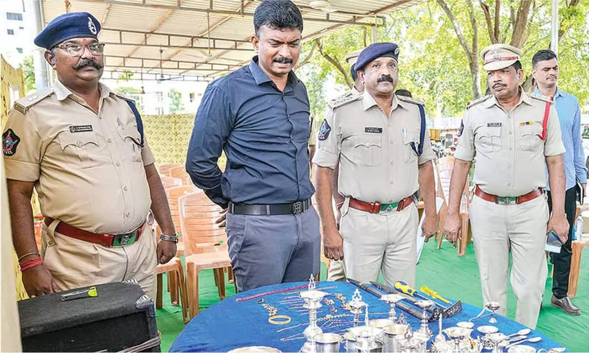 Four arrested; booty worth Rs 20.4 lakh recovered