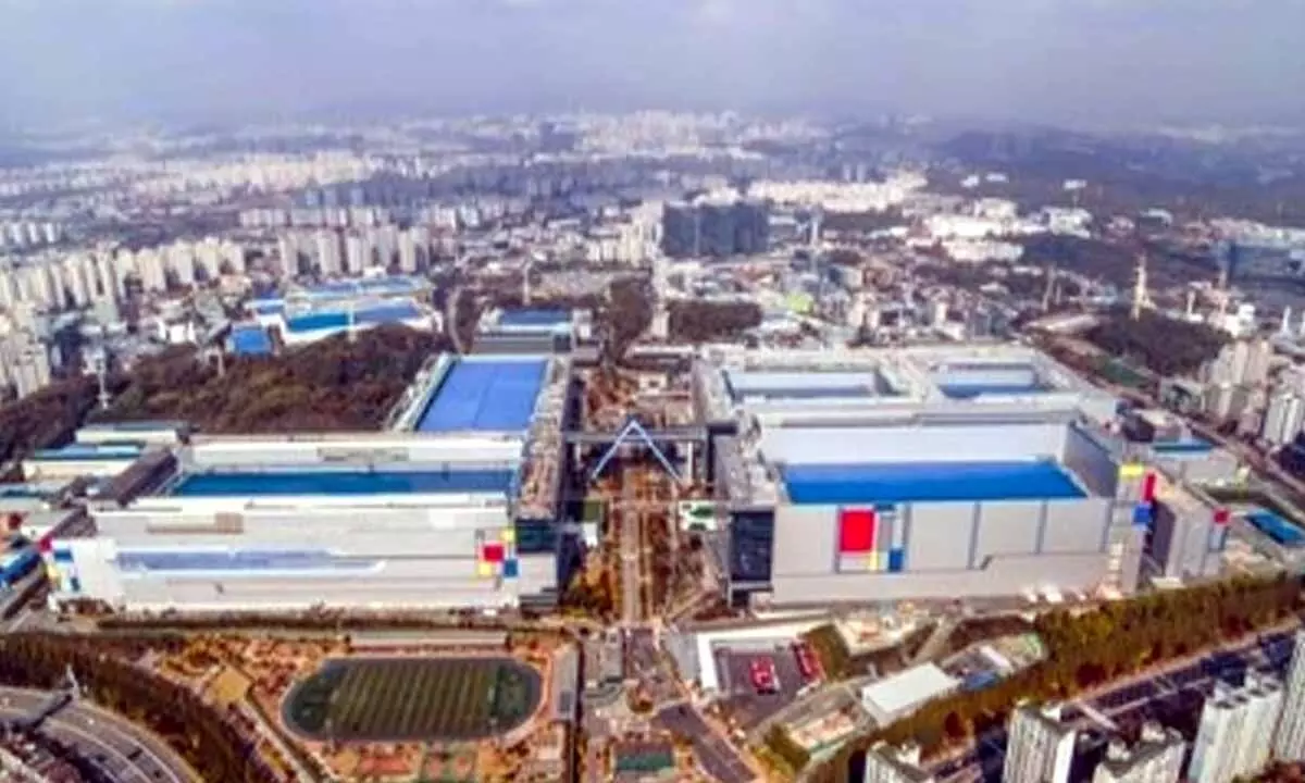 Samsung’s Q2 net income drops nearly 50 pc due to sluggish chip biz