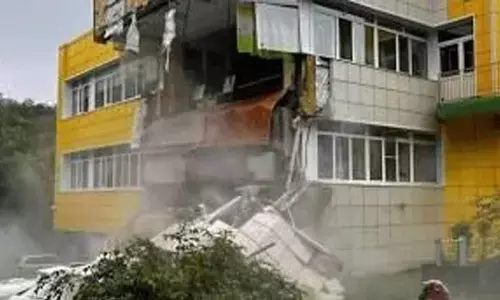 Massive quake rocks Russia