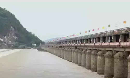 Flood flow expected to Prakasam Barrage today, 70 gates lifted