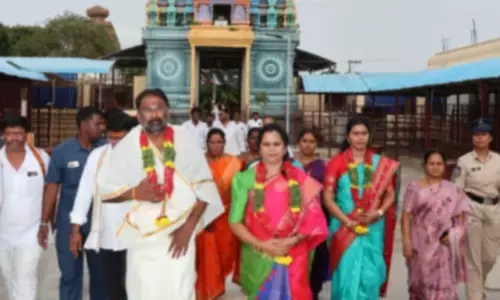 Minister Vakiti Srihari Prays at Alampur Jogulamba Temple, Seeks Prosperity for Telangana