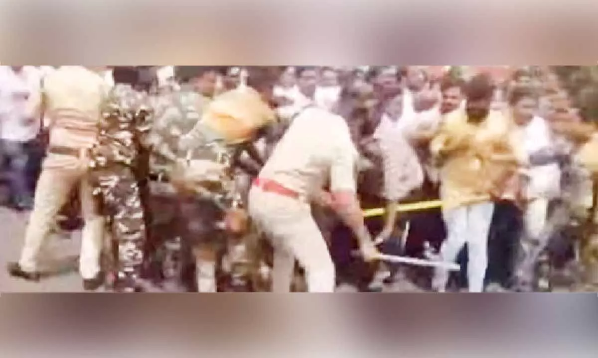 Jagan visits Nellore, tense situation prevails Jagan visits Nellore, tense situation prevails