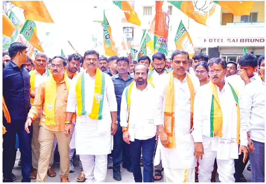 BJP holds grand Sobha Yatra in Puttaparthi