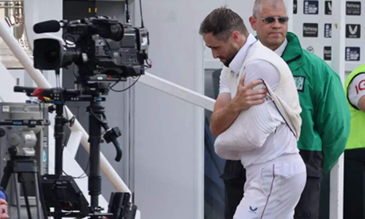 Woakes ruled out of remainder of 5th Test with shoulder injury Woakes ruled out of remainder of 5th Test with shoulder injury