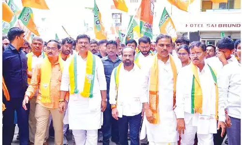 BJP holds grand Sobha Yatra in Puttaparthi
